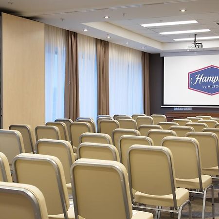 Hampton By Hilton Minsk City Centre Exterior foto