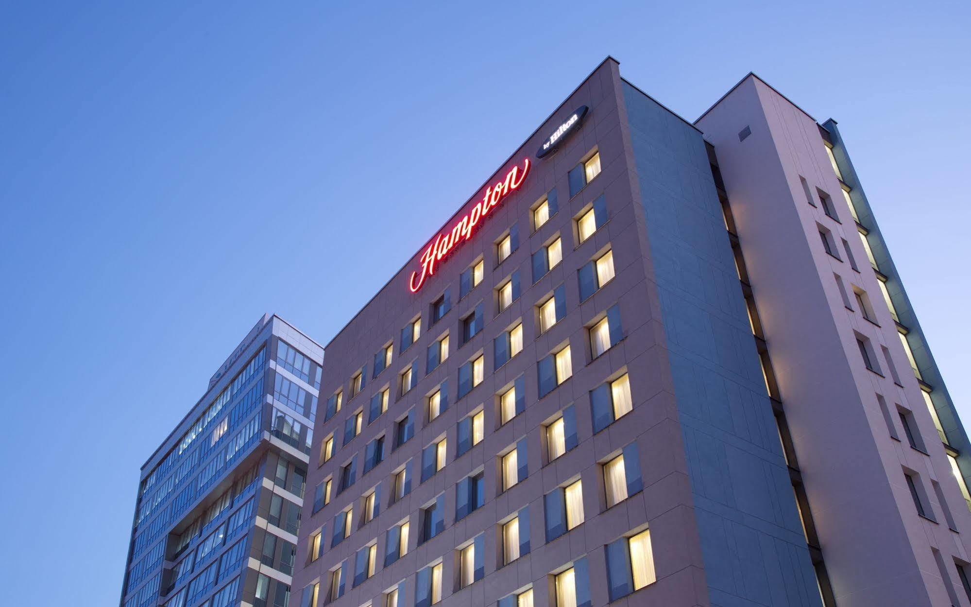 Hampton By Hilton Minsk City Centre Exterior foto